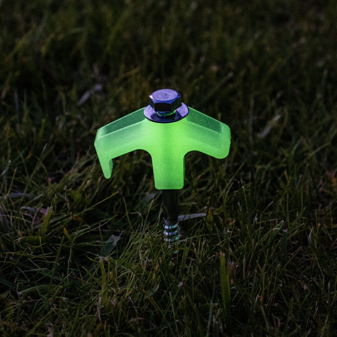 16PC GLOW IN THE DARK SCREW IN PEG SET